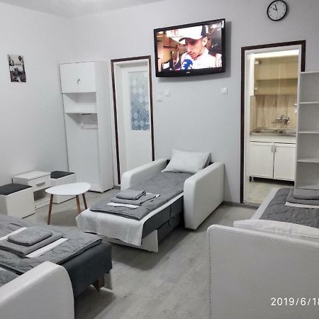 Apartmani Pinokio Ni Buitenkant foto