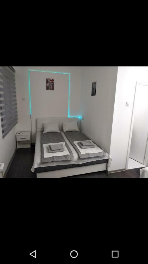 Apartmani Pinokio Ni Buitenkant foto