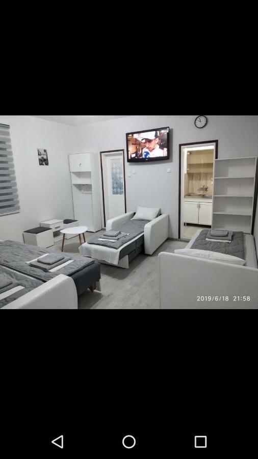 Apartmani Pinokio Ni Buitenkant foto