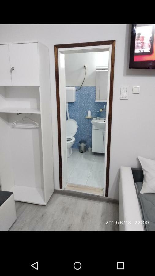 Apartmani Pinokio Ni Buitenkant foto